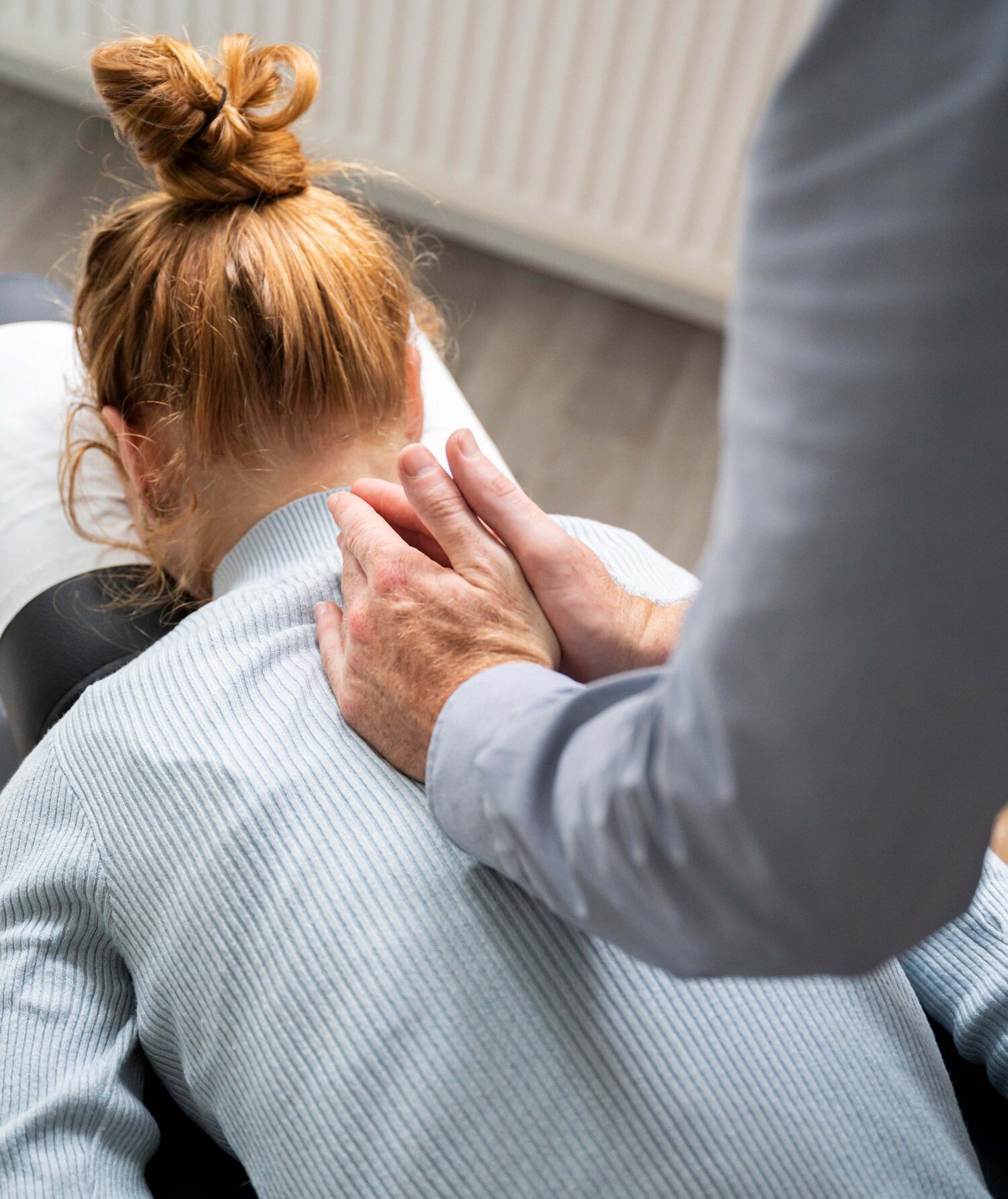 Pijn tussen de schouderbladen: de oorzaken en de oplossingen