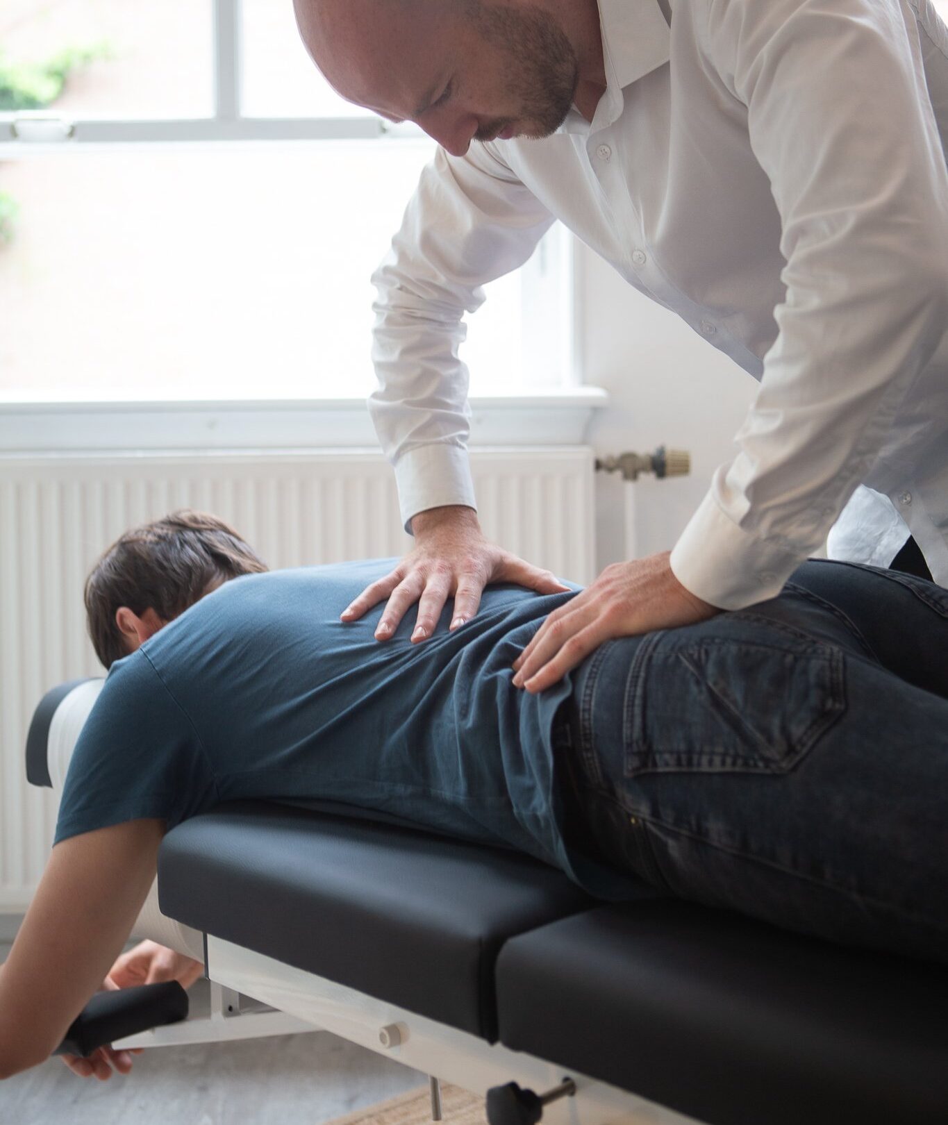 Difference between osteopath and chiropractor